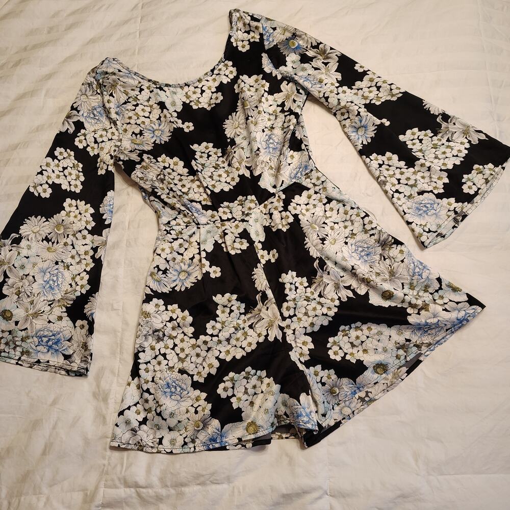 Almost Famous Romper Womens Small Floral Bell Sleeve Boho Cottagecore Playsuit